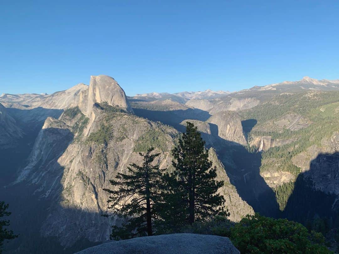 OLIVIAのインスタグラム：「Fun adventures in Yosemite National Park. 🌈🌿☘️💕🌱🐶💚 #yosemitenationalpark #halfdome」