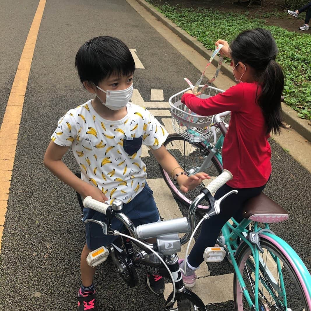 市川海老蔵 （11代目）さんのインスタグラム写真 - (市川海老蔵 （11代目）Instagram)「We rode a lot.  Whew- Soaked up in sweat💦  So thirsty. * 結構がんばった。  ひゃー 汗だく💦  のど乾くね。  #市川海老蔵 #海老蔵 #成田屋 #歌舞伎 #ABKAI #ABMORI #ebizoichikawa #ebizo #kabuki #thunderparty #ebizotv #theater #theaterarts #actor #japan #classic」7月11日 11時11分 - ebizoichikawa.ebizoichikawa