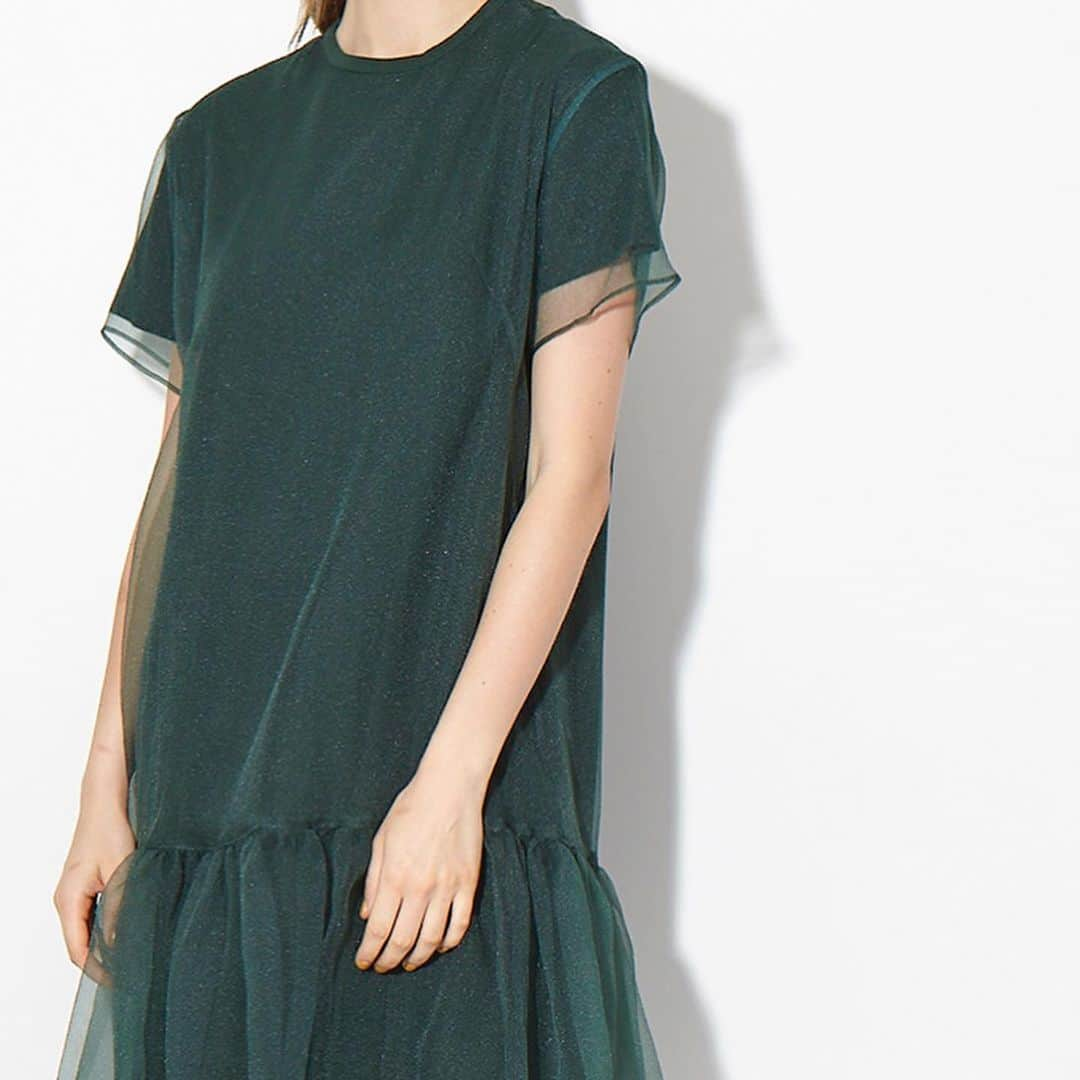 STRIPE DEPARTMENTさんのインスタグラム写真 - (STRIPE DEPARTMENTInstagram)「Pick up item﻿ 【AKIRANAKA（アキラナカ）Layer organza dress】﻿ ¥37,000+tax  black/green/brown﻿ ﻿ 先日到着したばかりの新作より、これからの暑い季節に1枚で程よくフェミニンに纏えるレイヤードワンピースをPICK UP！﻿  程よい透け感をうむオーガンジー素材とふんわりとした女性らしいシルエットがポイントのワンピースは、露出を抑えた上品なデザイン。落ち着きのあるカラーリングで、甘くなり過ぎない大人の着こなしへと導きます。﻿ ﻿ その他、AKIRANAKAの最新作が続々入荷中！﻿ 今シーズンは、AKIRANAKAの女性像に遊び心をプラス。 地に足の付いた大人な女性でありながら、堅くおさまらずに自由でプレイフルでいたいと思う人たちへ向けたコレクションです。リアルクローズでありつつ、他にない大人な遊び心を感じさせるコレクションをお楽しみください。﻿ ﻿  @stripedepartment プロフィールURLよりAKIRANAKAの最新作をいち早くチェックいただけます💁‍♀️ぜひご覧ください。﻿ ﻿ #ストデパwomen﻿ #ストデパ #ストライプデパートメント #stripedepartment﻿ #akiranaka #アキラナカ﻿ #20aw #collection #2020prefall #precollection #newarrivals #新作 #最新作」7月11日 11時31分 - stripedepartment