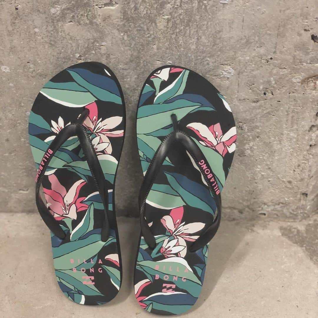 広野あさみさんのインスタグラム写真 - (広野あさみInstagram)「🍉👗🐚🍍  @billabongwomensjp  beach sandals ¥1,800(+tax)」7月11日 12時16分 - asamihirono