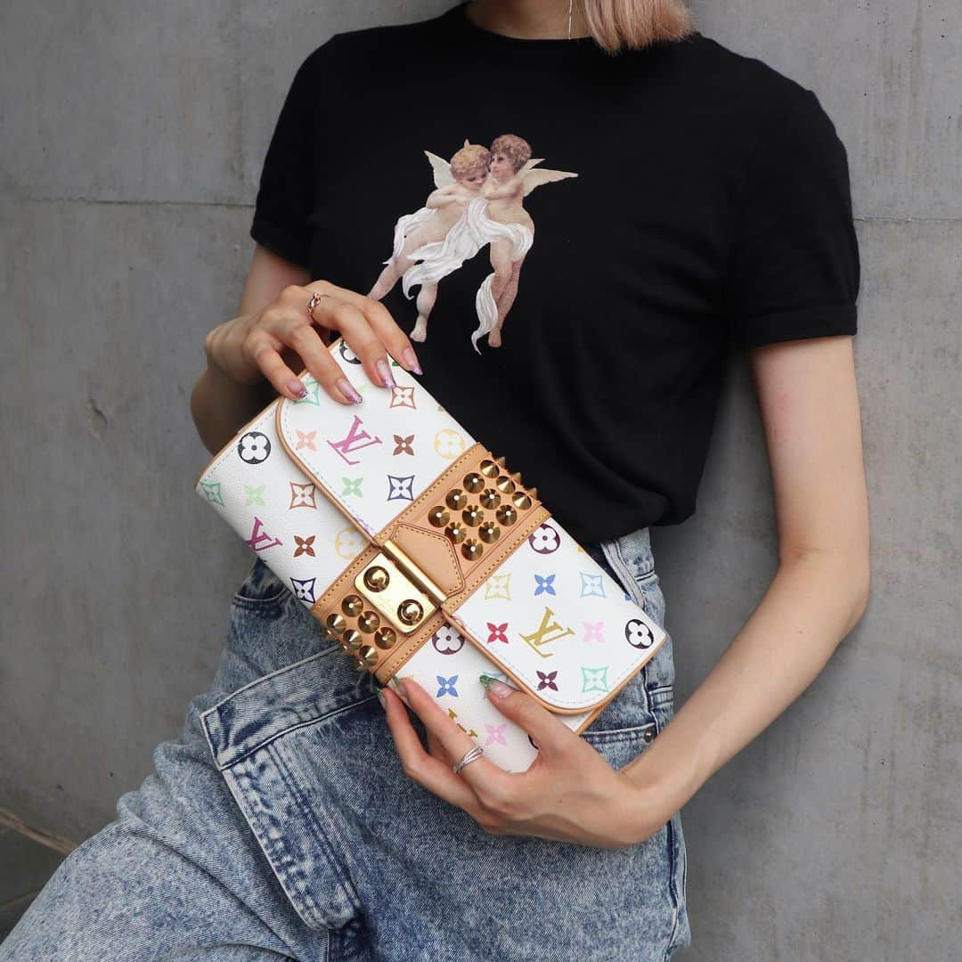 Vintage Brand Boutique AMOREさんのインスタグラム写真 - (Vintage Brand Boutique AMOREInstagram)「Louis Vuitton x Takashi Murakami Pochette Courtney Clutch Bag from 2009  AMORE meets LV x MURAKAMI  POPUP Store at AMORE Gentleman July 1st - 29th.  On website search for AO23514.  Free Shipping Worldwide✈️ ≫ ≫ ≫✉️ info@amorevintagetokyo.com  #AMOREmeetsLVxMURAKAMI #村上隆 #ヴィンテージ #ルイヴィトン  #ヴィンテージルイヴィトン #ヴィンテージブランドブティック #アモーレ #アモーレトーキョー #表参道 #青山 #東京 #louisvuitton #takashimurakami #murakamitakashi #vintage #vintagelouisvuitton #louisvuittonvintage #amoretokyo  #amorevintage #vintageshop #amoregentlman #アモーレジェントルマン #popupstore」7月11日 12時30分 - amore_tokyo