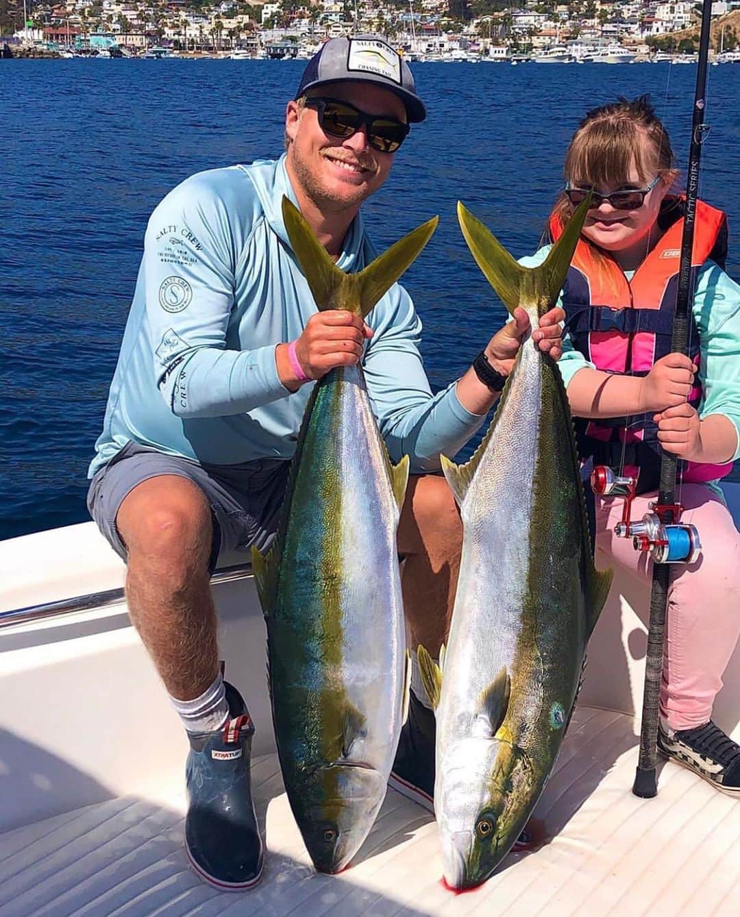 Electric_Fishingさんのインスタグラム写真 - (Electric_FishingInstagram)「@willhuston21 putting Becca on her first yellowtail.  Good stuff⚡️⚡️⚡️⁣ ⁣ #ElectricSunglasses⁣ #PolarizedSunglasses⁣ #StyleThatPerforms⁣ #ElectricFishing」7月11日 12時40分 - electric_fishing