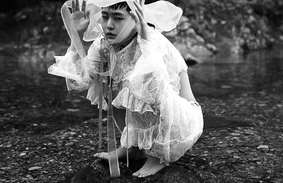 チョン・ソヒョンさんのインスタグラム写真 - (チョン・ソヒョンInstagram)「_ 이때는 계곡물이 너무 차가워서 힘들었는데 지금은 뛰어들고 싶다 🌊」7月11日 12時43分 - cochon_j