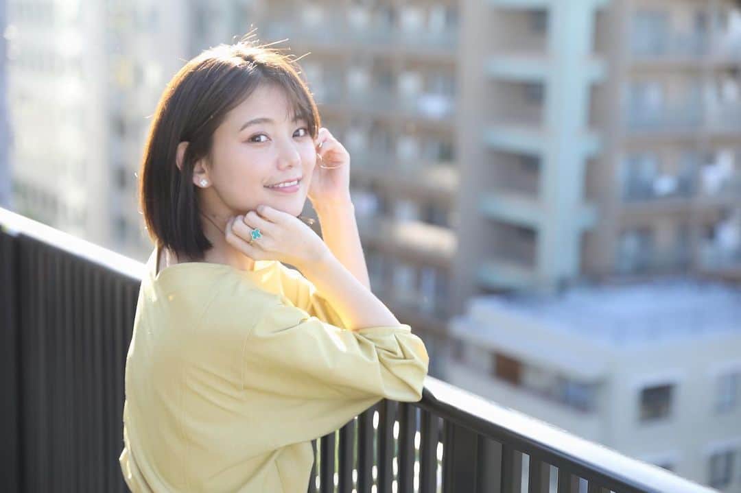 林村ゆかりのインスタグラム：「晴れたり、雨降ったり☔️﻿ 7月も半ばに入り、もうすぐ梅雨明けかな。﻿ ﻿ ﻿ 3枚目、最近いただいた商品の中でお気に入りになったスキンケア。﻿ ﻿ 身体につけるものは質感にこだわりたいなと思ってます。毎日を少しでも心豊かに心地よく過ごしたいものです😌﻿ ﻿ ﻿ ◎ローズの香りととろける感覚が気持ちいい、﻿ クレンジングバーム﻿ #ROSELABO ナチュラルオフバーム﻿ ﻿ ◎化粧水﻿ #シークレットミューズ﻿ モイスチャーローション﻿ ﻿ ﻿ ◎人塗りでうるうるになれるリップ﻿ #ROSELABO﻿ #リップ美容液﻿ ﻿ ﻿ ◎もっちりとした肌に仕上がる美容液﻿ WSP真珠肌エッセンスMQ-1﻿ ﻿ ﻿ こちらの美容液は、美容の投稿をされているインフルエンサー様数名にお試しプレゼントできます✨🎁使ってみたいかたはdm下さい😌﻿ ﻿ ﻿ ﻿ #クレンジングバーム#美容液#リップケア#化粧水#アラフォー#美容#スキンケア#自撮り#セルフィー#美容好き#美容好きな人と繋がりたい#ライバー#ライブ配信」