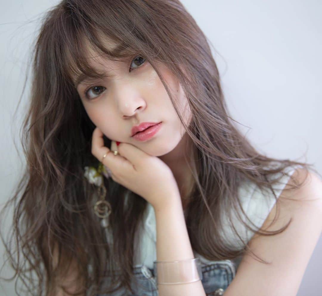 Yuta Misumiのインスタグラム：「. ほつれた感じが良い感じ👌🏻 hairmake @myhair.chika  #myhairdesign#岡崎市美容室#かわいいをすぐそばで」