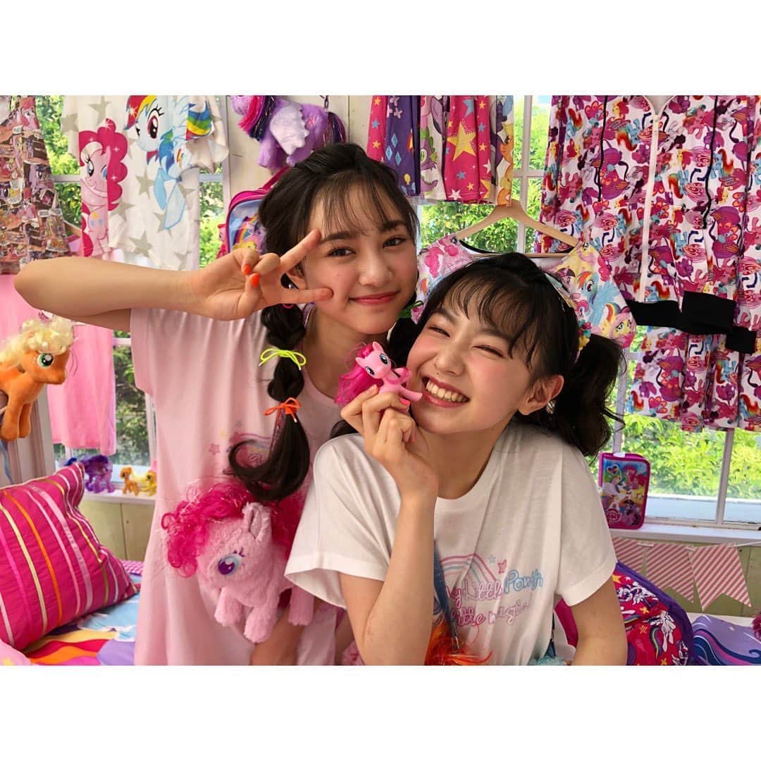 ニコ☆プチさんのインスタグラム写真 - (ニコ☆プチInstagram)「🦄🌟🍭🌈💛 ・ マイリトルポニーのポップでキュートな世界に夢中のふたり👭💗 ・ ・ Twitterにものせたけど、かわいすぎるからインスタにものせちゃう🤭💓 ・ #ニコプチ #プチモ #犬飼恋彩 #森﨑美月 #マイリトルポニー #mylittlepony」7月11日 13時34分 - nicopuchi_official