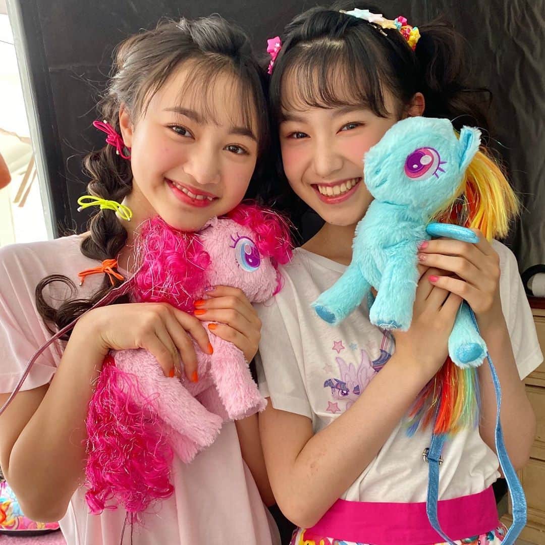 ニコ☆プチさんのインスタグラム写真 - (ニコ☆プチInstagram)「🦄🌟🍭🌈💛 ・ マイリトルポニーのポップでキュートな世界に夢中のふたり👭💗 ・ ・ Twitterにものせたけど、かわいすぎるからインスタにものせちゃう🤭💓 ・ #ニコプチ #プチモ #犬飼恋彩 #森﨑美月 #マイリトルポニー #mylittlepony」7月11日 13時34分 - nicopuchi_official