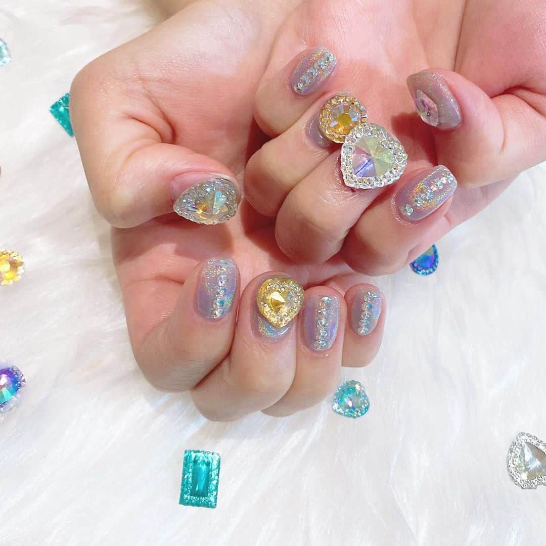 夏焼雅さんのインスタグラム写真 - (夏焼雅Instagram)「@parkbytokyo 💅🏻 jewelry nail💎✨✨✨ 今回はキラキラ〜ゴテゴテ〜にしてもらった💖💖💖💖💖💖  @honda_parkbytokyo san ໒꒱ @haruna_parkbytokyo san ໒꒱ ありがとうございました♡  #jewelrynail  #nail  #shibuya  #parkbytokyo」7月11日 13時36分 - miyaaa0825