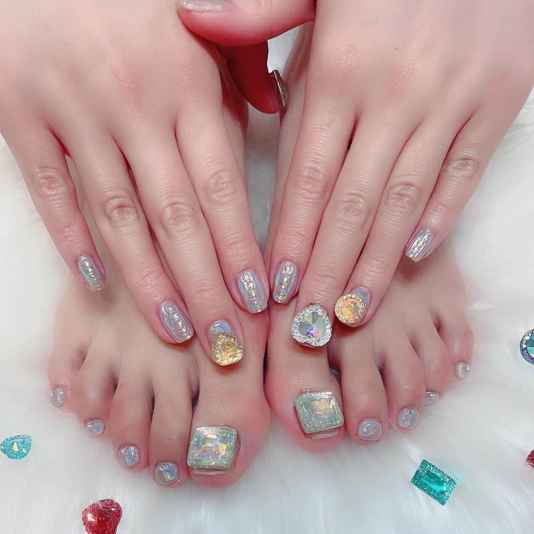 夏焼雅さんのインスタグラム写真 - (夏焼雅Instagram)「@parkbytokyo 💅🏻 jewelry nail💎✨✨✨ 今回はキラキラ〜ゴテゴテ〜にしてもらった💖💖💖💖💖💖  @honda_parkbytokyo san ໒꒱ @haruna_parkbytokyo san ໒꒱ ありがとうございました♡  #jewelrynail  #nail  #shibuya  #parkbytokyo」7月11日 13時36分 - miyaaa0825