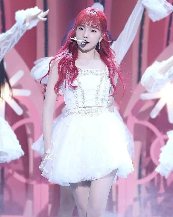 チョ・ユリのインスタグラム：「Beautiful angel🧚‍♀️❤ ______ Jo yuri's daily updates? Follow me ➡ @joyuri.official °cr:naver _______ #produce48 #idolschool #mnetofficial  #izone #izoneupdates #mnetproduce48 #joyuri #yuri #kpop  #2020  #조유리 #아이돌 #아이돌학교 #아시아나 #애교 #애교쟁이#아이즈원 #アイズワン #조유리 #유리  #チョユリ #IZONE  #ユリ #은비 #유리Dream #ユリ #IZONE #아이즈원 #アイズワ #comeback #comebackizone」