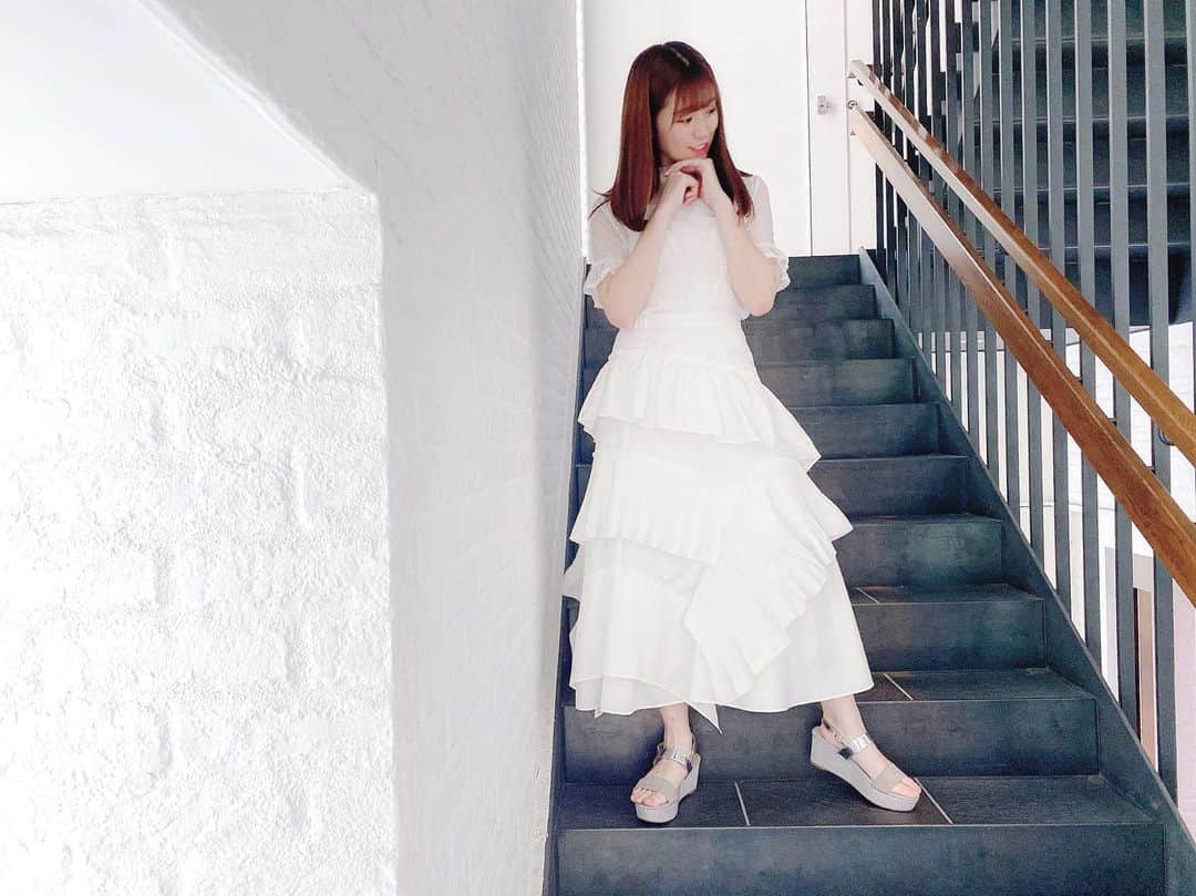 下野由貴さんのインスタグラム写真 - (下野由貴Instagram)「🤍 #ootd #furfur #skirt #white #allwhiteoutfit」7月11日 14時14分 - shimono_0402