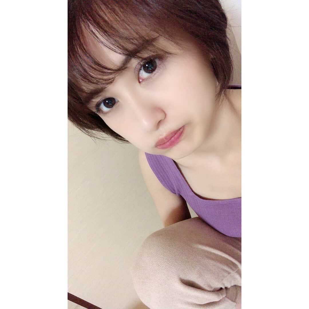 青木佳音のインスタグラム：「・ 🐷🌹🥩 ・ ・ 夜な夜な餃子やらチヂミやら食べながら韓流ドラマ見てたら3キロ肥えて詰んだ。」