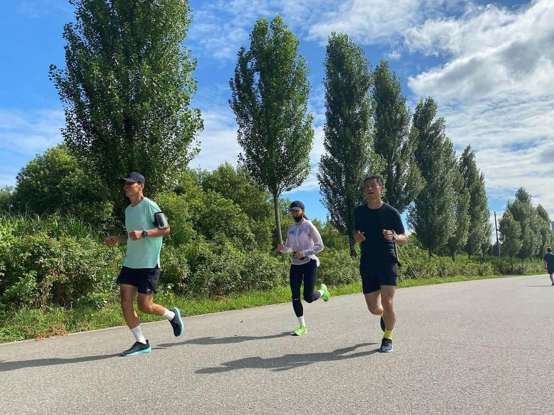 ジヌションさんのインスタグラム写真 - (ジヌションInstagram)「🏃‍♂️ 아직 이름 못 정한 러닝크루 #이영표 #이시영 #션 #조원희 토요일 10km 러닝 날씨가 정말 예술이다 달릴수 있어서 감사하다!  우리 러닝크루 이름 공모전 해야할까요? 푸짐한 상품 준비해보겠습니다😁 @fromtheline12  @leesiyoung38  @wonhee06  @hojune0330  우리 크루 응원해주세요!  We are the RUNNING CREW WITHOUT A NAME YET Please support our crew members~ We are running not to win but we are running to finish the race together.」7月11日 14時36分 - jinusean3000