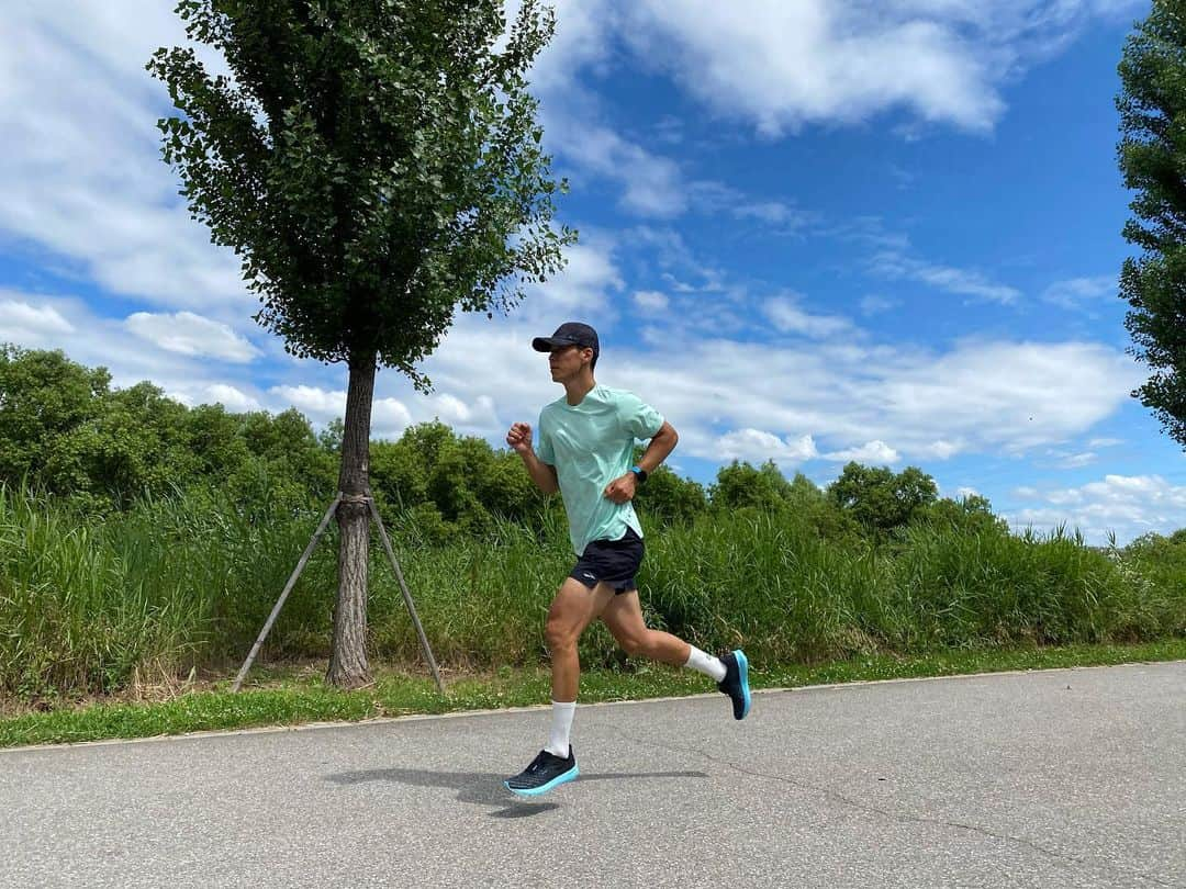 ジヌションさんのインスタグラム写真 - (ジヌションInstagram)「🏃‍♂️ 아직 이름 못 정한 러닝크루 #이영표 #이시영 #션 #조원희 토요일 10km 러닝 날씨가 정말 예술이다 달릴수 있어서 감사하다!  우리 러닝크루 이름 공모전 해야할까요? 푸짐한 상품 준비해보겠습니다😁 @fromtheline12  @leesiyoung38  @wonhee06  @hojune0330  우리 크루 응원해주세요!  We are the RUNNING CREW WITHOUT A NAME YET Please support our crew members~ We are running not to win but we are running to finish the race together.」7月11日 14時36分 - jinusean3000