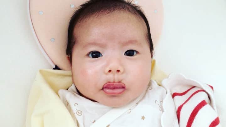 アキラ・コンチネンタル・フィーバーのインスタグラム：「💋 たらこちゃん😁 Baby with cute lips💋  #スマイル育児   #あかちゃん  #ベビフル  #ベビフルムービー  #baby  #bayi #2month  #2か月ベビー  #あかちゃんのいる生活  #funny #lucu  #赤ちゃん  #プレママ #成長記録　#育児記録　#べびすたぐらむ　#babygirl」