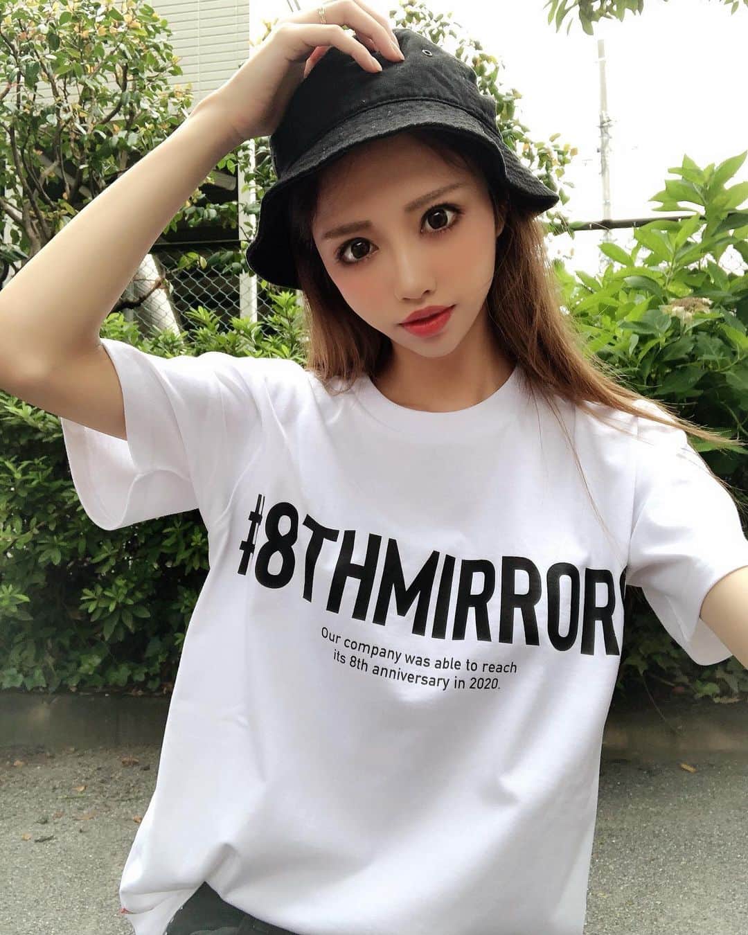 のインスタグラム：「MIRROR9 8th Anniversary !!! 大好きなミラーナイン8周年おめでとうございます💋 この機会にミラーナインのカラコン付けてみたら(3枚目)、PartyDollの色がめっちゃようこさん @pink_mirror9 の目そっくりになれるーー👱🏼‍♀️💕 付けてびっくりだから是非みんな試してみてほしい😂🤝 今度メイクとかマネして付けてみよ💄✨笑 2枚目はPeonyBrownで、めっちゃ発色いいのに画質が悪くてこの感動が伝わりづらい😿 @mirror9official  @pink_mirror9  @coco_mirror9  @mariko_618  #8thMIRROR9 #MIRROR9 #ミラーナイン #カラコン」
