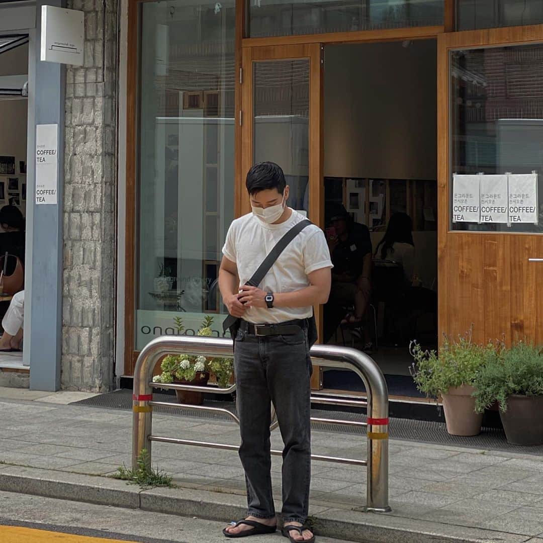 ビボム のインスタグラム：「짧🧔🏻」