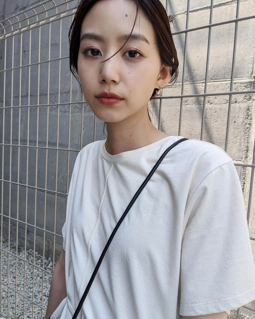 Shiho Sasakiのインスタグラム：「梅雨明けまだなのかなぁ☂️ 毎年この時期はじとっとしてるから まとめ髪率多め💈 #dayoff」