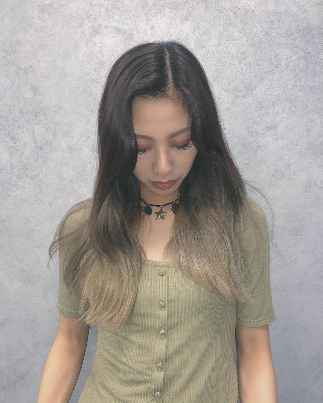 honoka のインスタグラム：「服と髪色マッチした日。﻿ ﻿ 今日は今見てる韓国ドラマの配信日やから﻿ 楽しみ🦋❤️﻿ ﻿ #サイコだけど大丈夫 ﻿ #Netflix﻿」