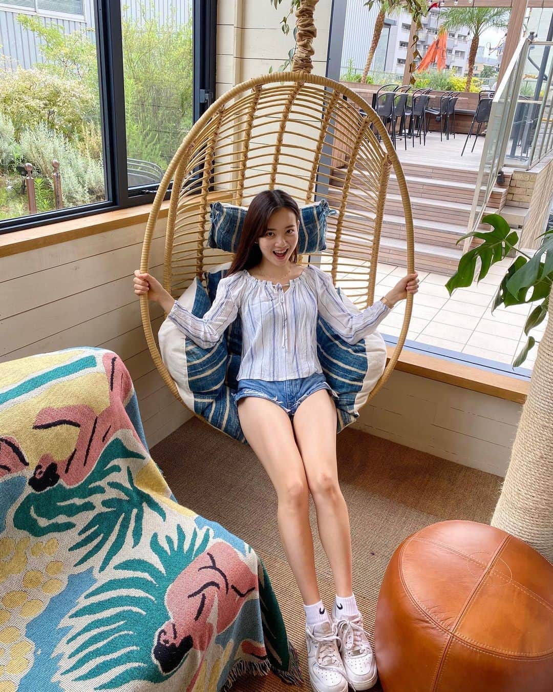 青山舞莉のインスタグラム：「𝐰𝐢𝐬𝐡𝐢𝐧𝐠 𝐭𝐡𝐢𝐬 𝐰𝐚𝐬 𝐦𝐲 𝐡𝐨𝐮𝐬𝐞  これが家だったらな🥺  #代官山カフェ #代官山 #東京カフェ #カフェ巡り」