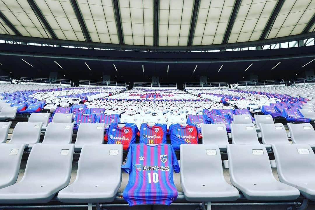 FC東京オフィシャルグッズさんのインスタグラム写真 - (FC東京オフィシャルグッズInstagram)「🔵🔴 #STAYWITHTOKYO どんな時でもともに🤝 @fctokyoofficial  #FC東京 #fctokyo #tokyo」7月11日 14時56分 - fctokyoofficial