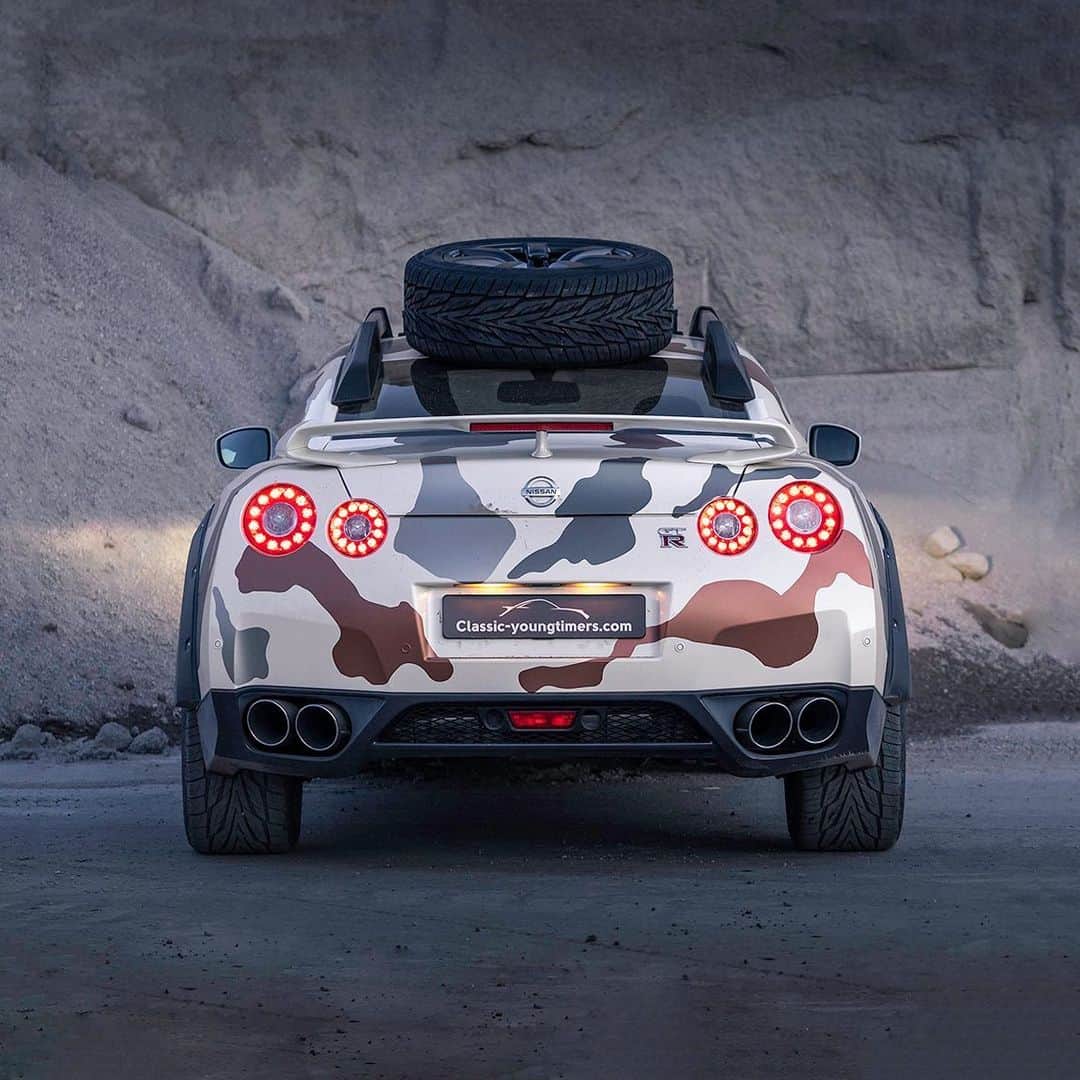 HYPEBEASTさんのインスタグラム写真 - (HYPEBEASTInstagram)「@hypebeastcarclub: @classicyoungtimers has rebuilt the @nissan GT-R into an Offroad “Godzilla 2.0.” Featuring an all-over camouflage-printed wrap, the car now sports two LED lamps on the front, redesigned fenders that were altered for huge offroading tires on the side, and a rack, light bar, and spare wheel on the roof. The model is also powered by an upgraded 3.8-liter six-cylinder engine producing 600+ HP, which is more than any stock Nissan GT-R. Find out more on Classic Youngtimers Consultancy’s website where it is listed for approximately $107,000 USD.⁠⠀ Photo: Classic Youngtimers Consultancy」7月11日 15時02分 - hypebeast