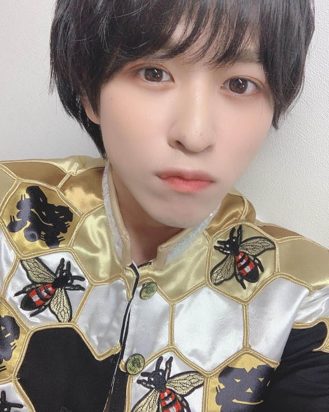 祭nine.のインスタグラム：「ﾋﾄｺﾏ。 . 金曜日の投稿が出来なくてごめんなさい😢 . 華金お疲れ様だよ☺️👐 どんな一週間になったかな! 祭花🏮🌸の練習でもしてくれてたかな😛 いっぱい観てね〜〜 . 今日も朝から踊ってます🕺💫 いまは休憩ﾁｭｰ🐛🐛🐛 . . #祭nine. #浦上拓也 #うらぽん #😈🧸 #どまつり応援団 #祭花 #こなれるくらいの色が可愛い🤎🤍」