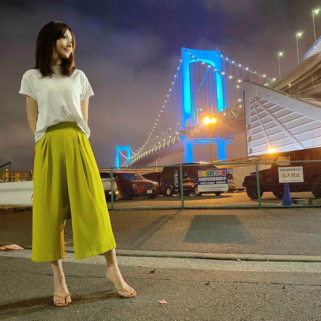 けんろーの嫁すたぐらむさんのインスタグラム写真 - (けんろーの嫁すたぐらむInstagram)「. 【ドライブしてて急遽止まった場所】 . レインボーブリッジが大きく見えて良い。 のんちゃん170センチ 小さく見える。 . #嫁 #妻 #嫁グラフィー #嫁スタグラム  #レインボーブリッジ #レインボーブリッジ夜景 #ドライブデート #東京ドライブ #TOKYO #東京デート #公園散歩 #大人メイク #大人女子コーデ #美意識向上#カジュアルコーデ #大人可愛いコーデ #白tコーデ #tシャツコーデ #ポニーテール #高身長女子 #モデル体型 #clea #gu #フラッタード #FLATTERED #lappartement #IENA #DeuxiemeClasse #TOMORROWLAND」7月11日 15時13分 - yomestagram_non