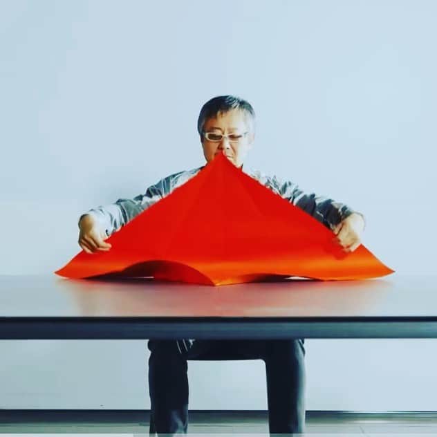 松尾貴史さんのインスタグラム写真 - (松尾貴史Instagram)「Youtubeに「ORIGAO 折り顔」の動画を上げています。  この下のURLからは飛ばないので、 YouTubeで「ORIGAO」を検索していただくと、容易に見つかると思います。 よろしければご笑覧くださいませ。  #折り顔 #origami #origao #paperart #折り紙 #おりがみ #オリガミ #松尾貴史  https://www.youtube.com/watch?v=5WvXkNg496c&feature=share」7月11日 15時24分 - kitsch.matsuo