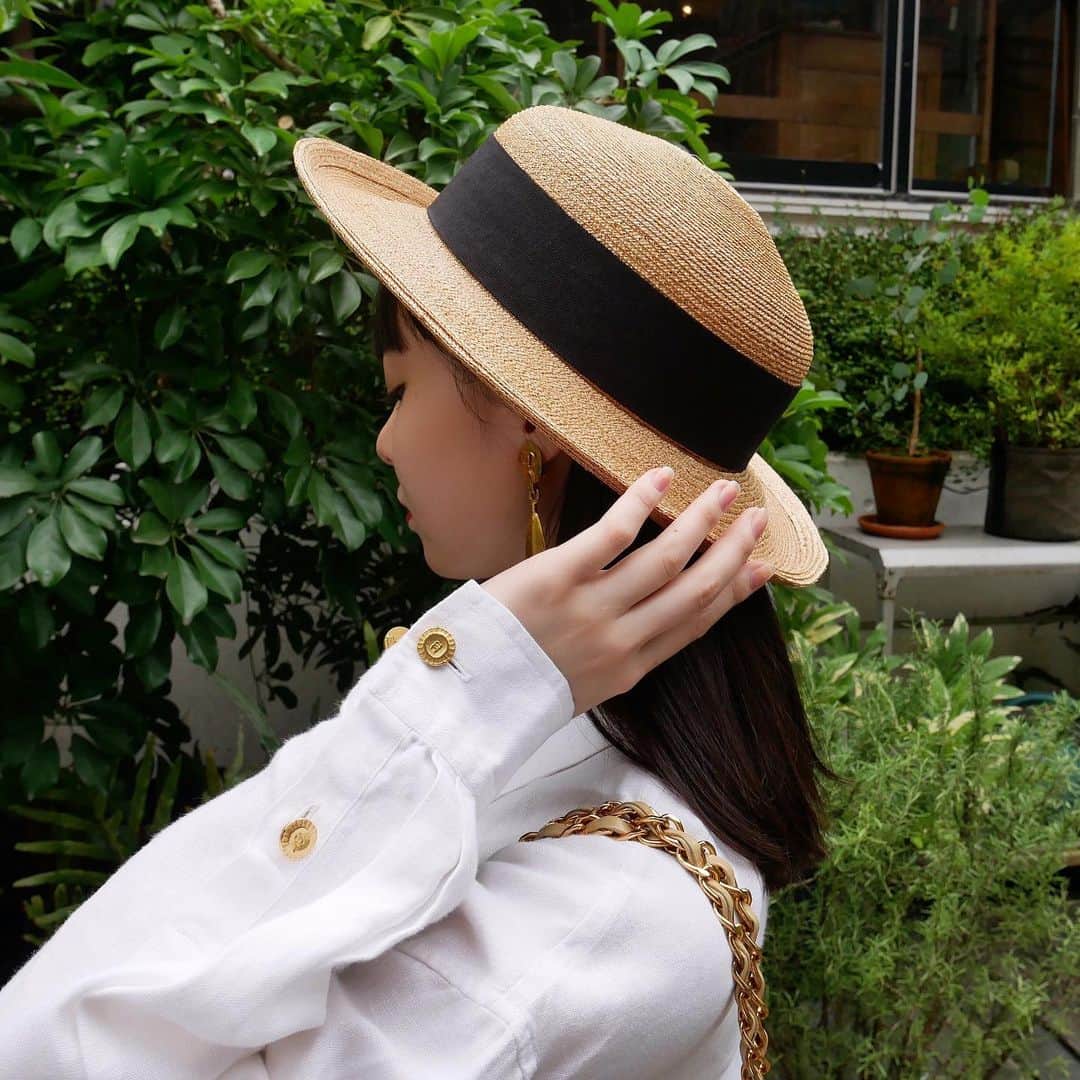 Vintage Brand Boutique AMOREさんのインスタグラム写真 - (Vintage Brand Boutique AMOREInstagram)「Vintage Chanel straw hat  Size 58 This item is  only available at the store but we accept orders by DM. Please DM us if you are interested in the item!  ▶︎Free Shipping Worldwide✈️ ≫≫≫ DM for more information 📩 info@amorevintagetokyo.com #AMOREvintage #AMORETOKYO #tokyo #Omotesando #Aoyama #harajuku #vintage #vintageshop #ヴィンテージ #ヴィンテージショップ #アモーレ #アモーレトーキョー #表参道 #青山 #原宿#東京 #chanel #chanelvintage #vintagechanel #ヴィンテージ #シャネル #ヴィンテージシャネル #シャネルヴィンテージ #amorewardrobe #アモーレワードローブ」7月11日 15時39分 - amore_tokyo