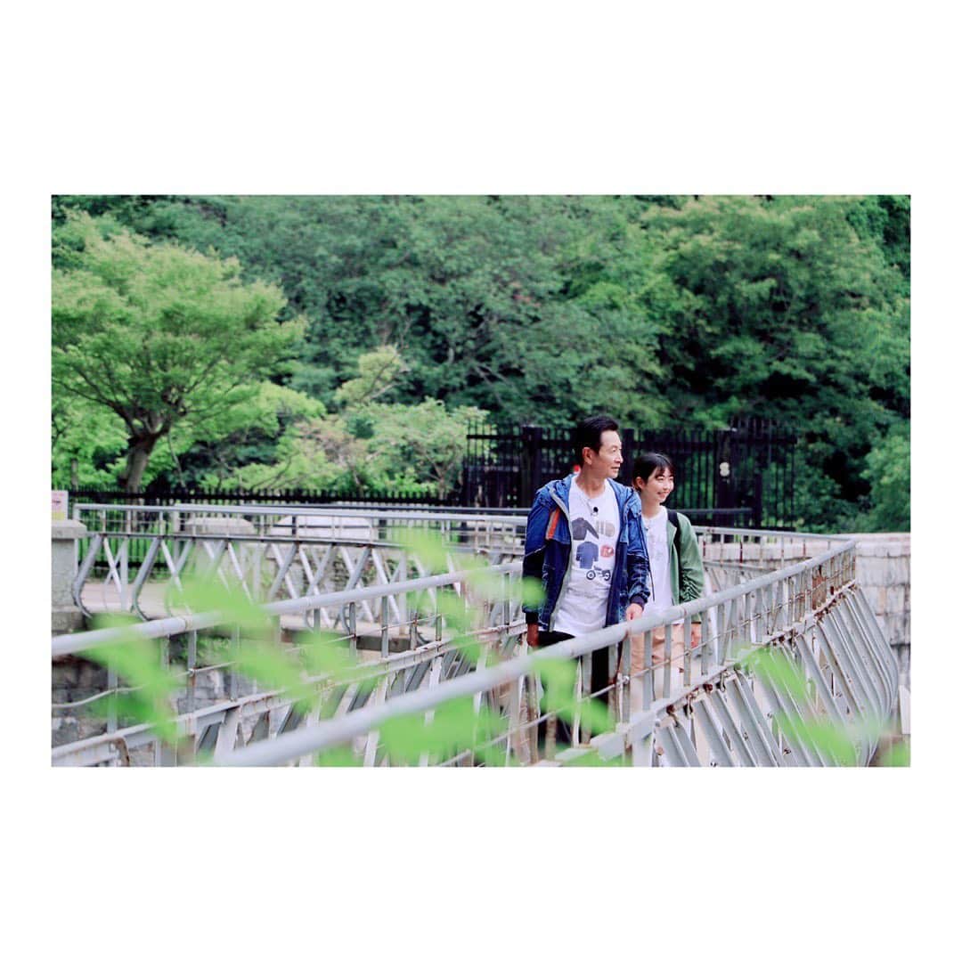 小塚舞子のインスタグラム：「今夜はおとな旅あるき旅！ お久しぶりの三田村さんに 置いていかれながら、 自分の老いと運動不足を痛感しまくったハイキング。 でもおいしい空気を 思い切りいただくのは とても気持ちよかったです◎  ぜひご覧ください！ #テレビ大阪#おとな旅あるき旅#神戸グルメ」
