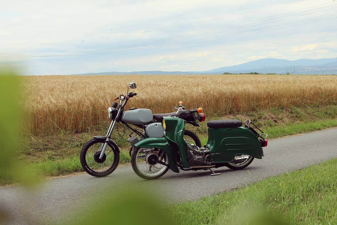 ロバート・バウアーさんのインスタグラム写真 - (ロバート・バウアーInstagram)「#simson #neuaufbau #simsontuning #ddr #s51 #s50 #grau #rot #blau #kleineausfahrt #schwalbe #tief #simson」7月11日 16時15分 - robbi.r2sf.2