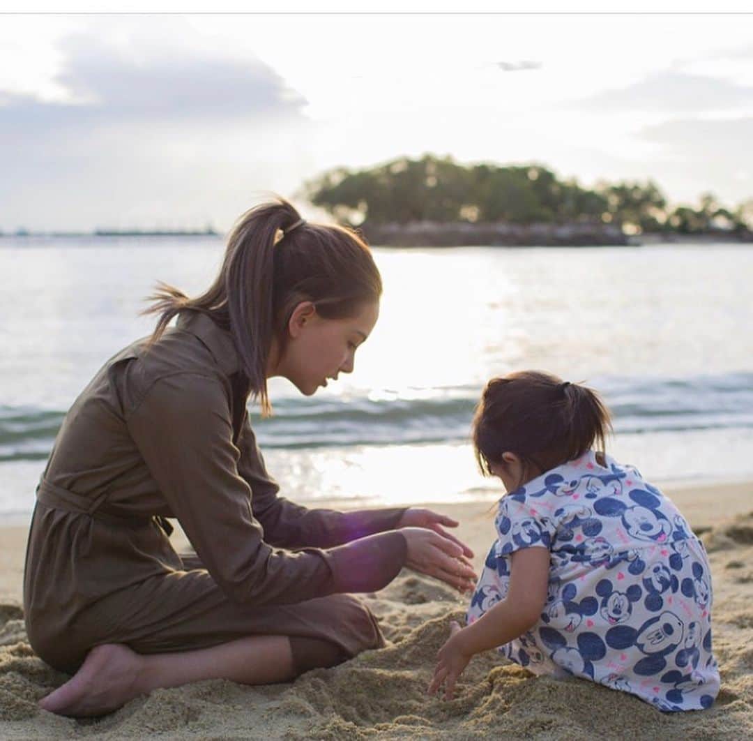 ハンナ・クインリヴァンさんのインスタグラム写真 - (ハンナ・クインリヴァンInstagram)「You make each year brighter and you continue to illuminate our lives with your smile and your kind heart. Happy birthday my sunshine ! Happy 5 🎂 #happybirthday」7月11日 16時42分 - hannah_quinlivan
