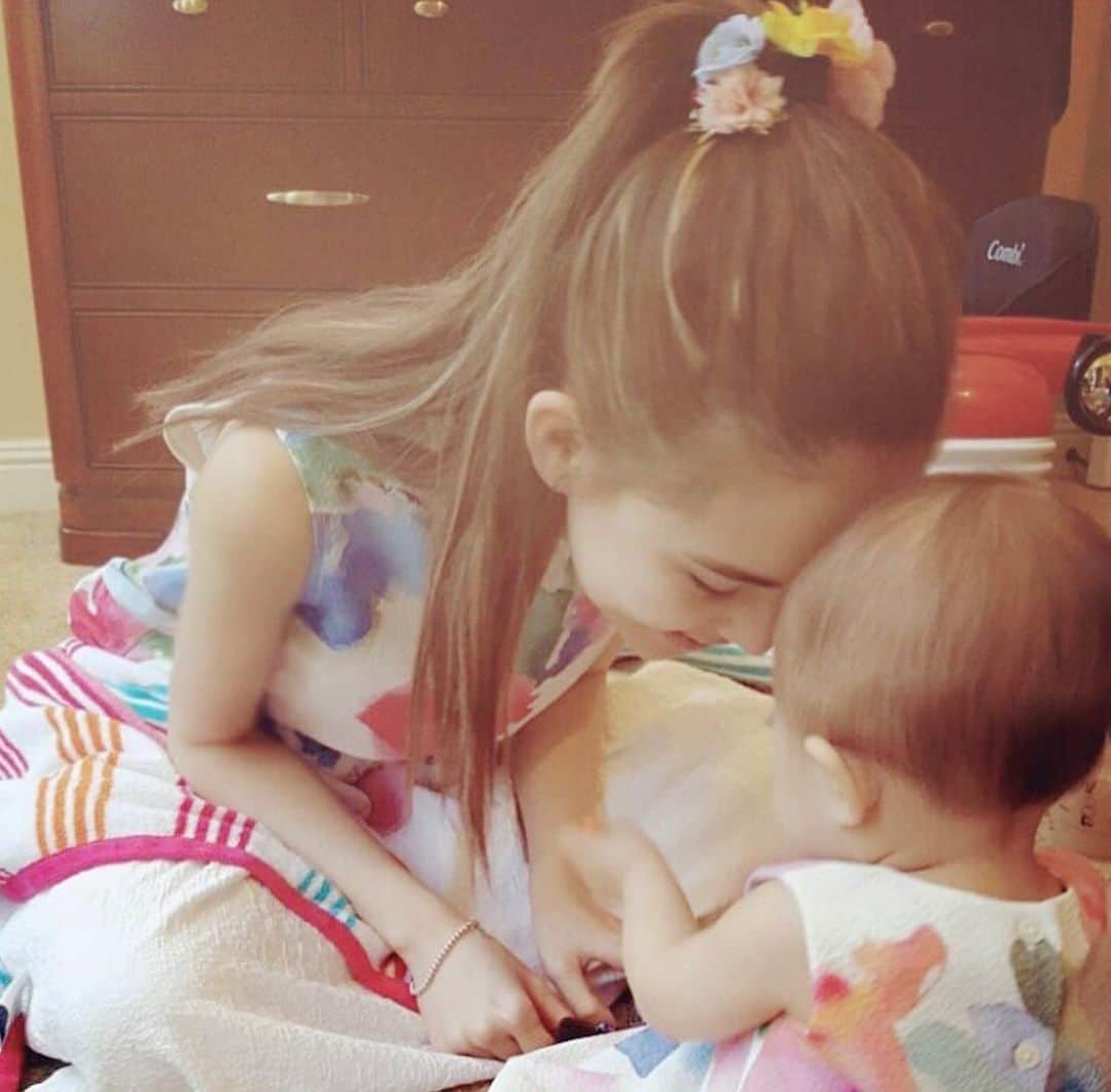 ハンナ・クインリヴァンさんのインスタグラム写真 - (ハンナ・クインリヴァンInstagram)「You make each year brighter and you continue to illuminate our lives with your smile and your kind heart. Happy birthday my sunshine ! Happy 5 🎂 #happybirthday」7月11日 16時42分 - hannah_quinlivan