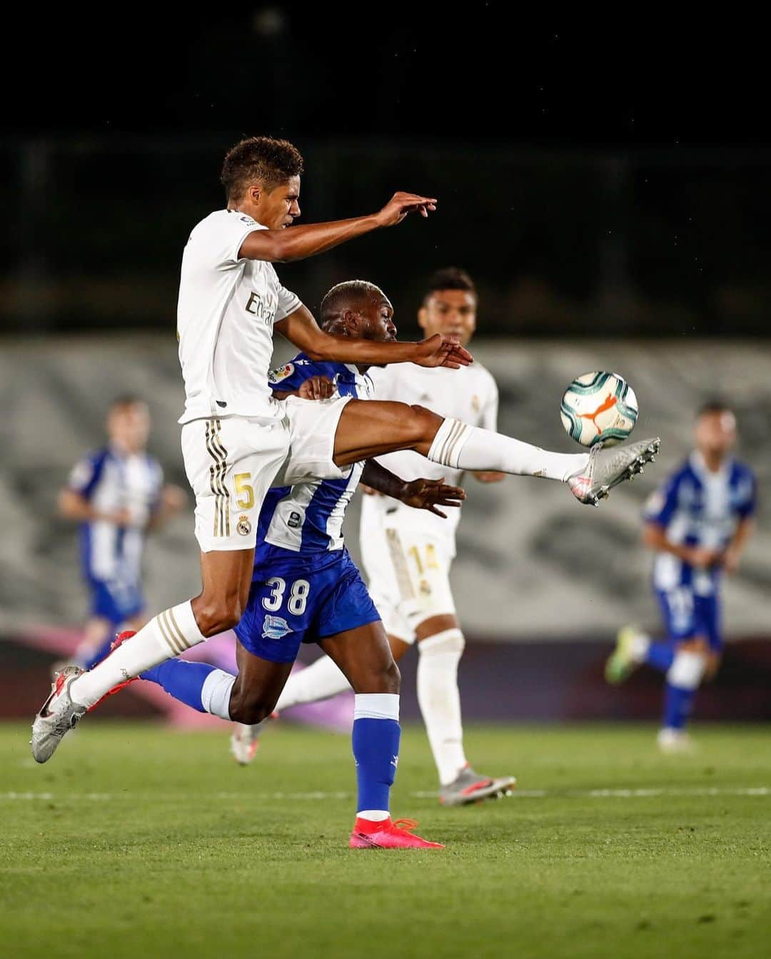 レアル・マドリードさんのインスタグラム写真 - (レアル・マドリードInstagram)「⚽ T E A M ! 👊 8 wins in a row! 💪 ¡8ª victoria seguida! #RMLiga  #HalaMadrid」7月11日 16時48分 - realmadrid