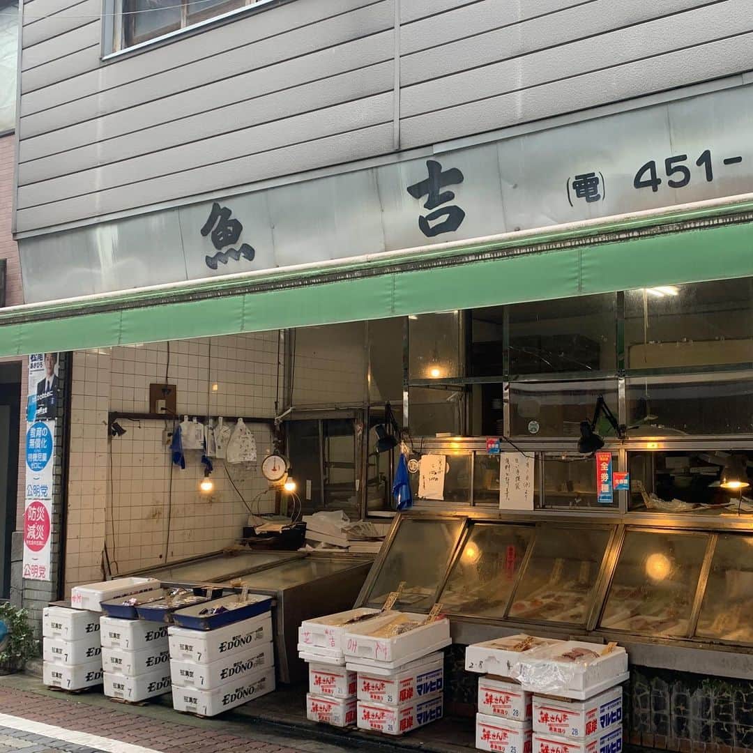 のインスタグラム：「芝のあたりを歩いて浜松町駅まで出た。港区って港なんだな。金杉橋あたりのどよよんとした空気の先に下町っぽいエリア。浜松町は再開発中。」