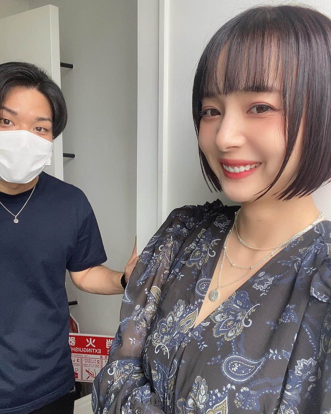 岡田紗佳さんのインスタグラム写真 - (岡田紗佳Instagram)「髪切りました💇‍♀️ショートボブ💇‍♀️ 暗髪に前髪もパッツンは鉄板だよね😈 いつも通り捧さん(@sasage_hair )です！めっちゃ痩せててビビった！お店は (@michellebyafloat_hair )」7月11日 16時58分 - sayaka_okada