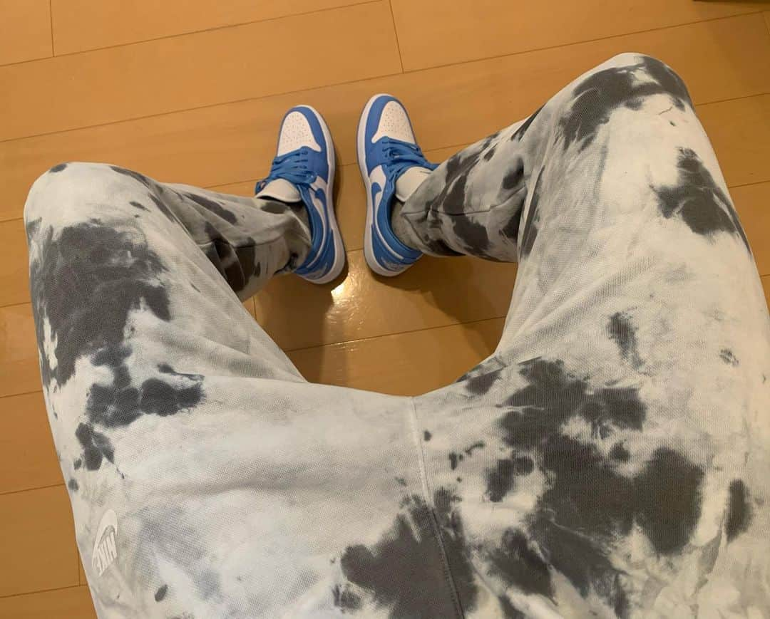 白石黄良々のインスタグラム：「ナイキのタイダイパンツかわいい👖 #nike #jordan」