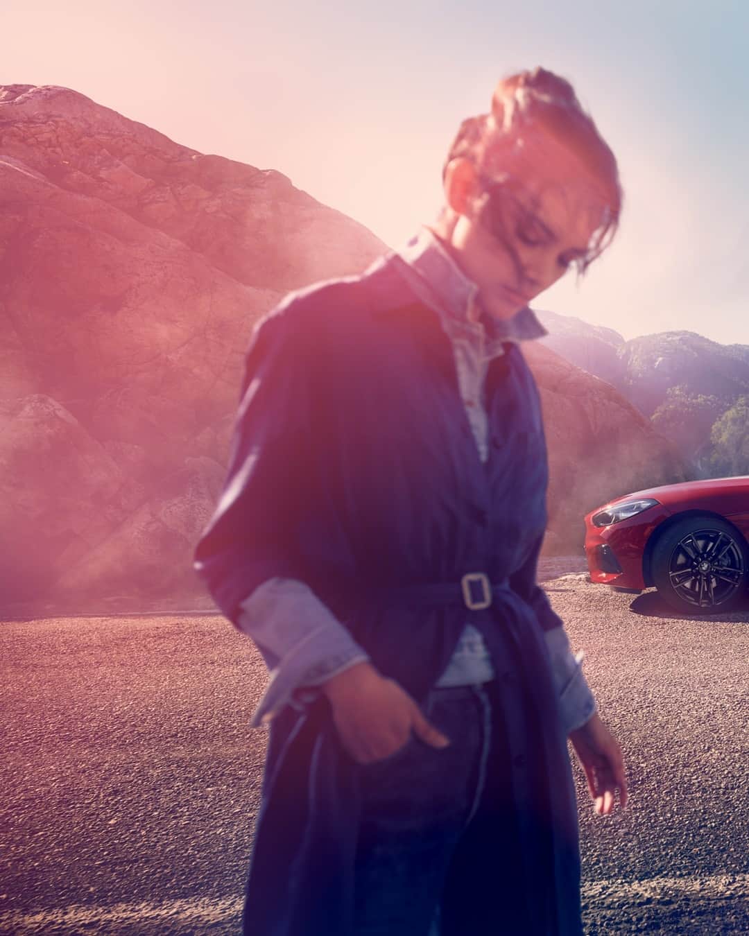 BMWのインスタグラム：「Falling into joy. The BMW Z4. #TheZ4 #BMW #Z4 __ BMW Z4 M40i: Fuel consumption in l/100 km (combined): 7.4. CO2 emissions in g/km (combined): 168.  Further information: www.bmw.com/disclaimer. Acceleration (0-100 km/h): 4.5 s. Power: 250 kW, 340 hp, 500 Nm. Top speed (limited): 250 km/h.」