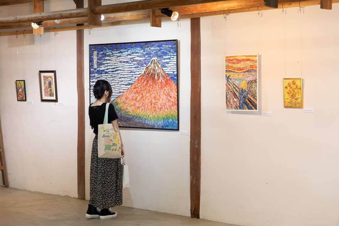 mt masking tapeさんのインスタグラム写真 - (mt masking tapeInstagram)「.﻿﻿ ◎mt art project at MONNE PORTE﻿ ﻿ こんにちは😃﻿ ﻿ モンネポルトでは、船原七紗さんの作品が展示されています！﻿ ﻿ 一度は見たことがあるような有名な絵画がマスキングテープで模写されています🖼️﻿ ﻿ 細かな色の変化をマスキングテープで表現されているところに注目です👀﻿ ﻿ #mt #mtmaskingtape #mtマスキングテープ #mtイベント #mtartproject #モンネポルト #monneporte #monnéporte #カモ井加工紙 #船原七紗」7月11日 17時29分 - mt_masking_tape