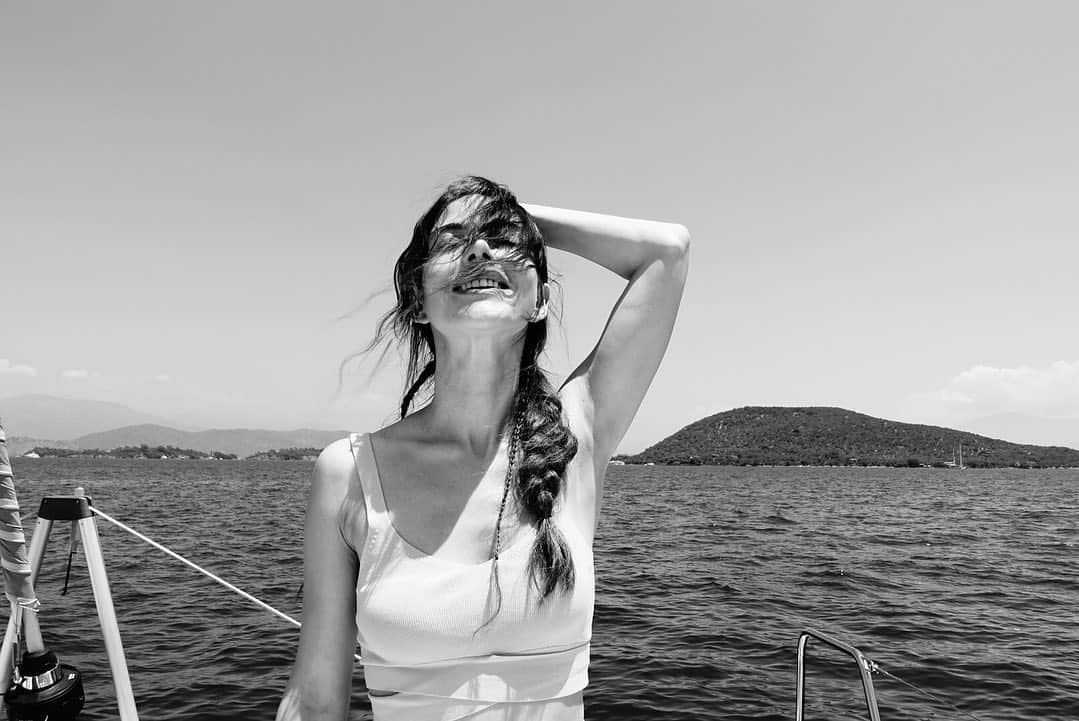 Ozge Gurelのインスタグラム：「🎈🎈」