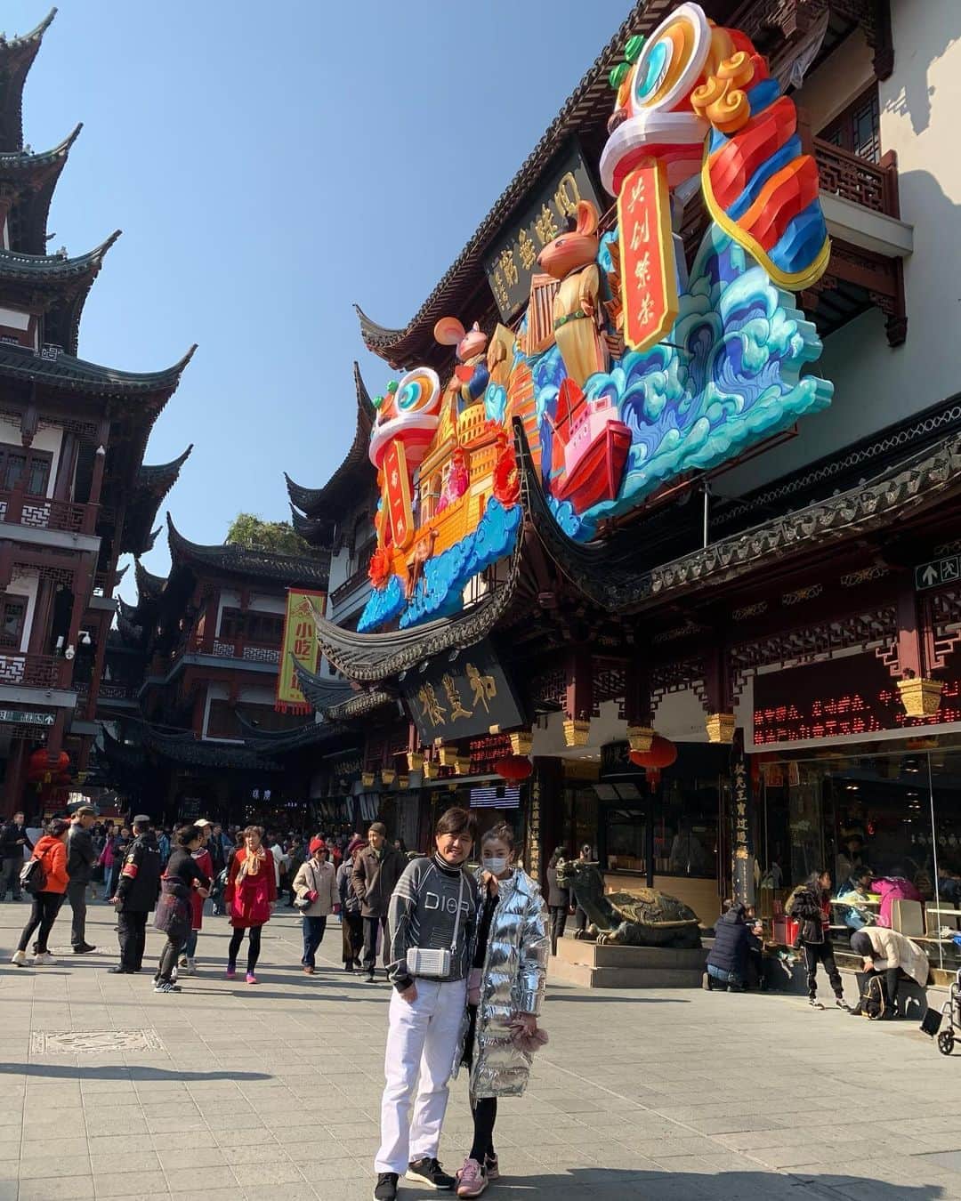 平田りえさんのインスタグラム写真 - (平田りえInstagram)「2019.12❤️﻿ 我们一起去上海旅游了。﻿ 我想再去一次那里❤️﻿ ﻿ We went to Shanghai together.﻿ I’d like to go there again❤️﻿ someday... ﻿ #withcorona  #shanghai  #travelabroad」7月11日 17時51分 - riehirata0315
