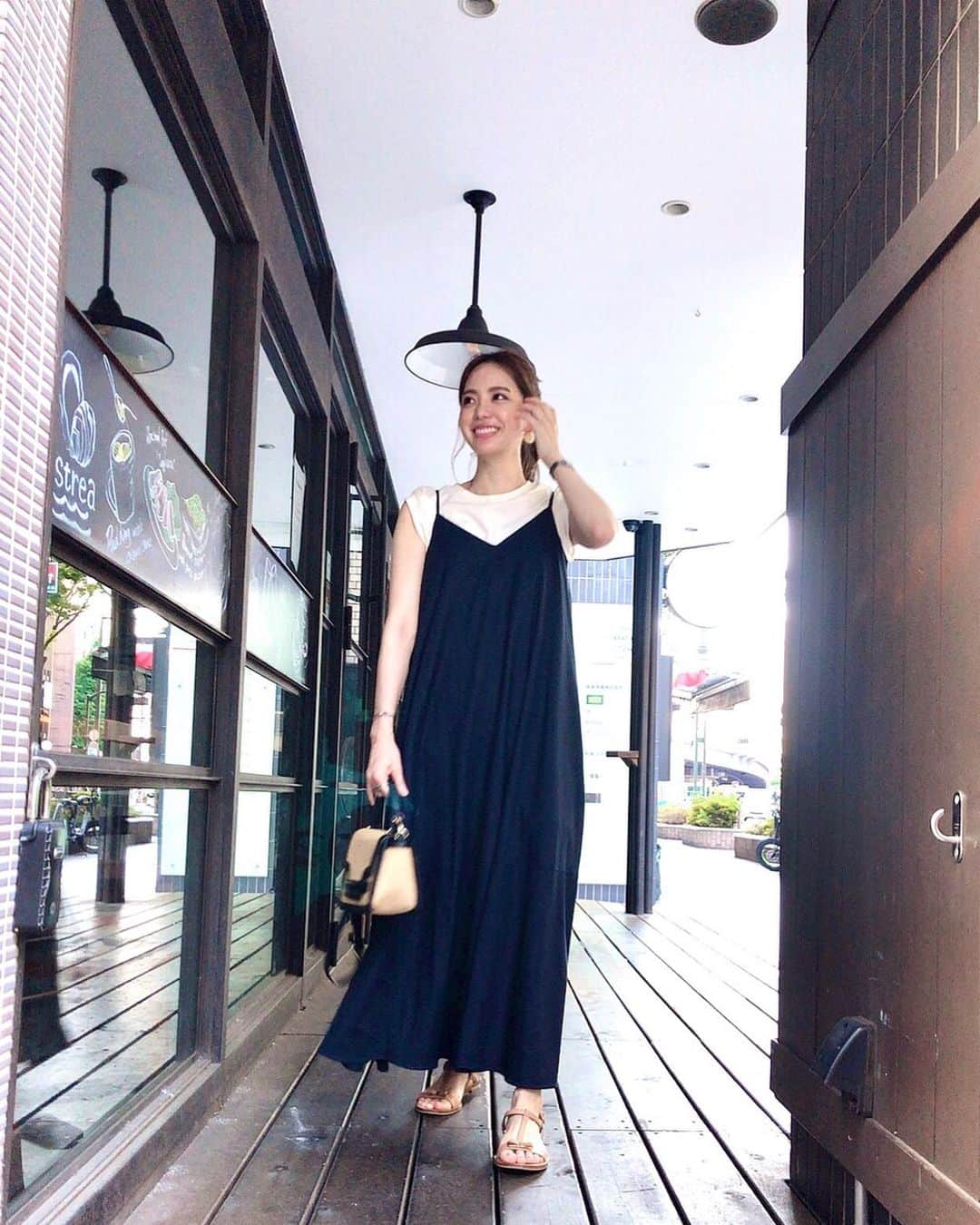 のインスタグラム：「メンテナンスday  美容鍼とストレッチとネイルへ行った日のコーデは 楽ちんワンピース😊  onepiece @doublestandard_official  tops @sly_official  shoes @ferragamo  bag @cast_colon   #シンプルコーデ#fashion#cord #cordinate #ootd#大人コーデ#大人カジュアル#カジュアルコーデ#コーデ #楽ちんコーデ#ワンピース」