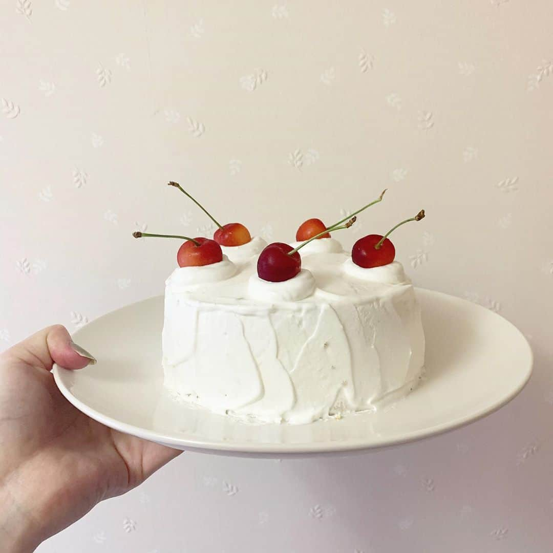 mihoro*さんのインスタグラム写真 - (mihoro*Instagram)「ままん誕生日やからケーキ作った🍒」7月11日 18時09分 - mimimi.313131