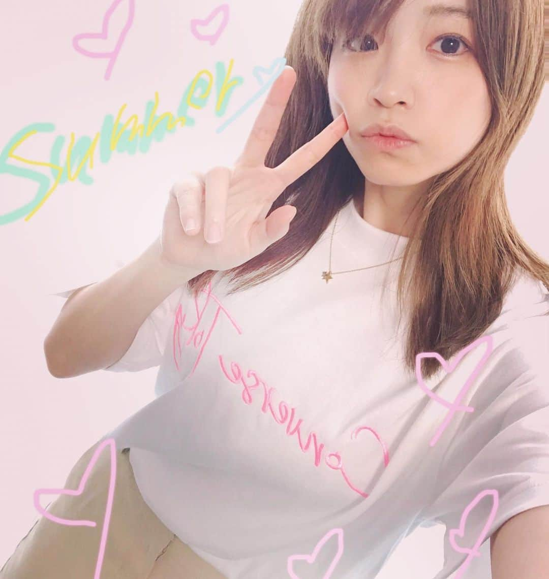 諏訪彩花さんのインスタグラム写真 - (諏訪彩花Instagram)「これ、夏に着たかった新しいTシャツ🍓うん、夏だね！ピンク普段そんな着ないけど、可愛くてつい…！てか、髪伸びたな笑。」7月11日 18時23分 - suwa_ayaka