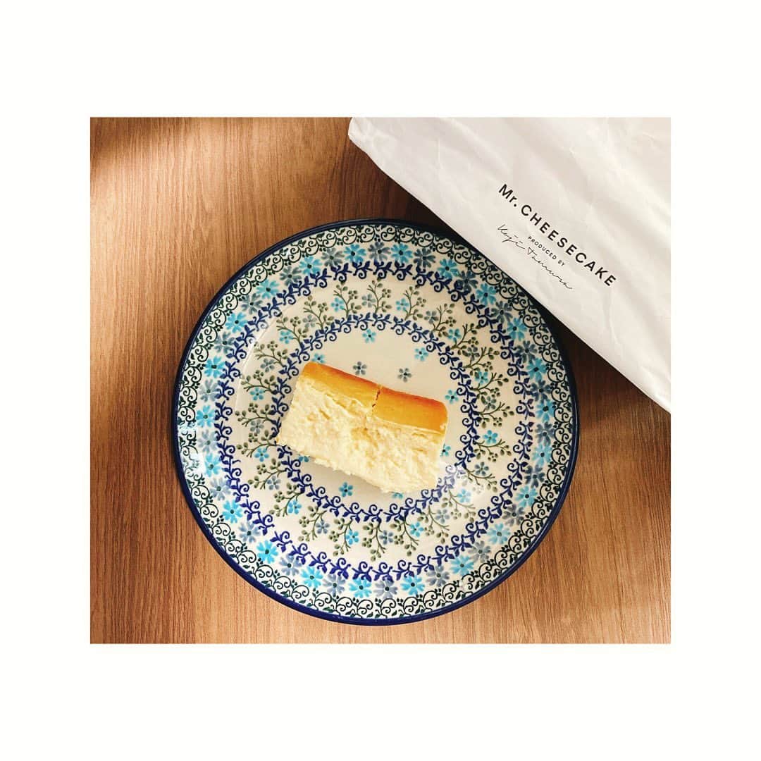 平原歩さんのインスタグラム写真 - (平原歩Instagram)「NIZIプロの最終話やっと見ながら 朝チーズケーキ☕︎  何回も挑戦してダメだったミスターチーズケーキがやっと買えました☺️ 酸味があってすごく美味しかった。。。 うちは全解凍で食べました♪  #ミスターチーズケーキ #チーズケーキ#cheesecake」7月11日 18時38分 - mi_mi_mi_ay