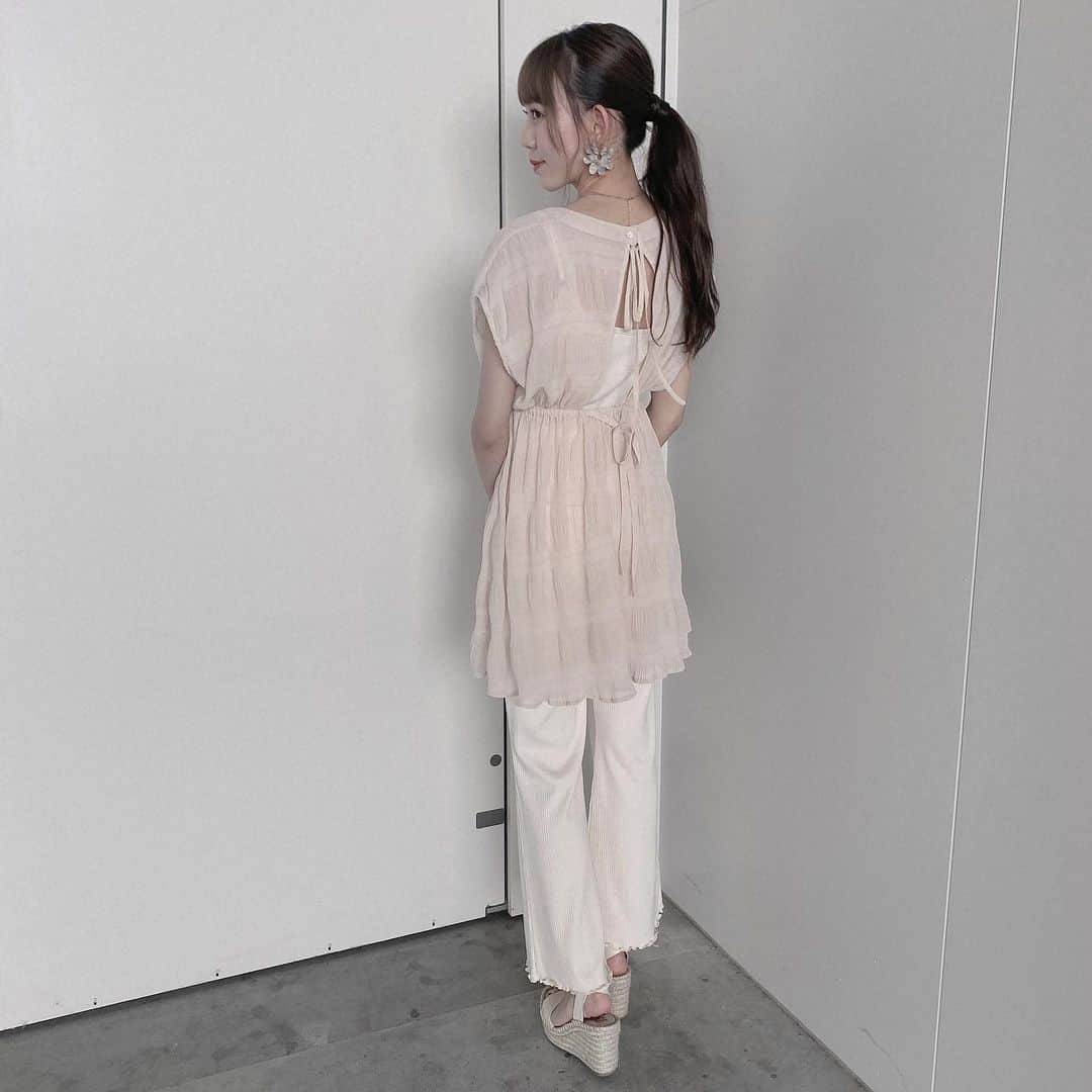 野島樺乃のインスタグラム：「🦢 . . . #whoswhochico #ワントーンコーデ #夏コーデ #ootd#fff #nagoya #fashion #ヘアアレンジ」