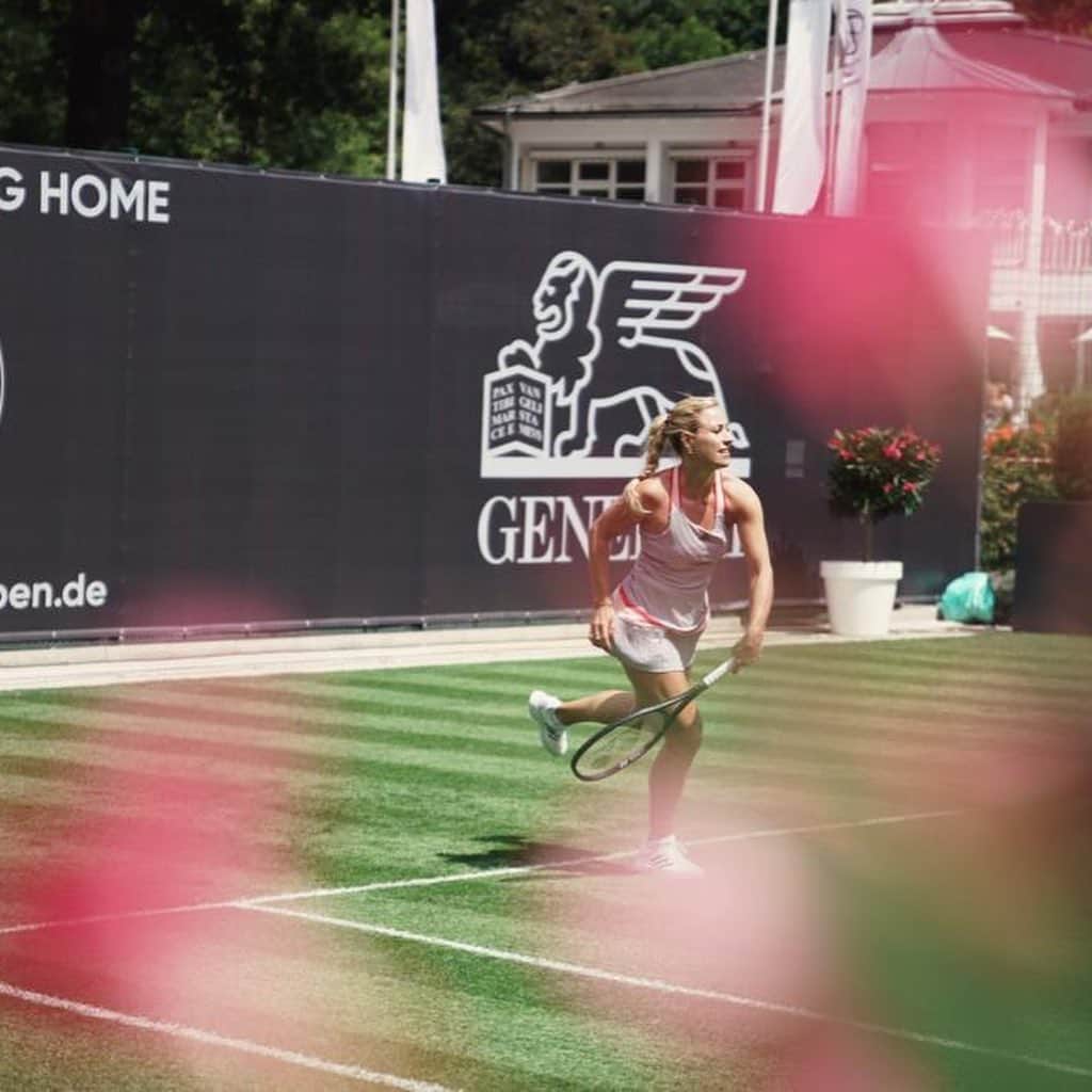 アンジェリーク・ケルバーさんのインスタグラム写真 - (アンジェリーク・ケルバーInstagram)「Playing on grass court feels like coming home 😍🌱🎾 @badhomburgopen」7月12日 4時15分 - angie.kerber