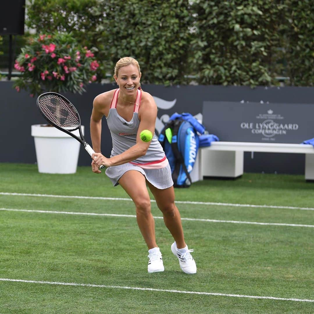 アンジェリーク・ケルバーさんのインスタグラム写真 - (アンジェリーク・ケルバーInstagram)「Playing on grass court feels like coming home 😍🌱🎾 @badhomburgopen」7月12日 4時15分 - angie.kerber