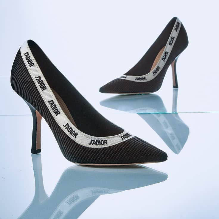 GILTのインスタグラム：「#ChristianDior is here. Say it with us: J’adore. Tap to shop.」